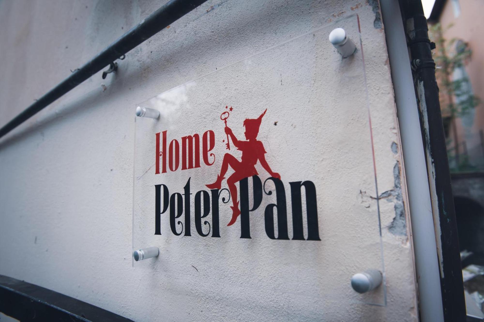 Home Peterpan, B&B Direttamente Sulla Piazza Casal Fiumanese Exterior foto