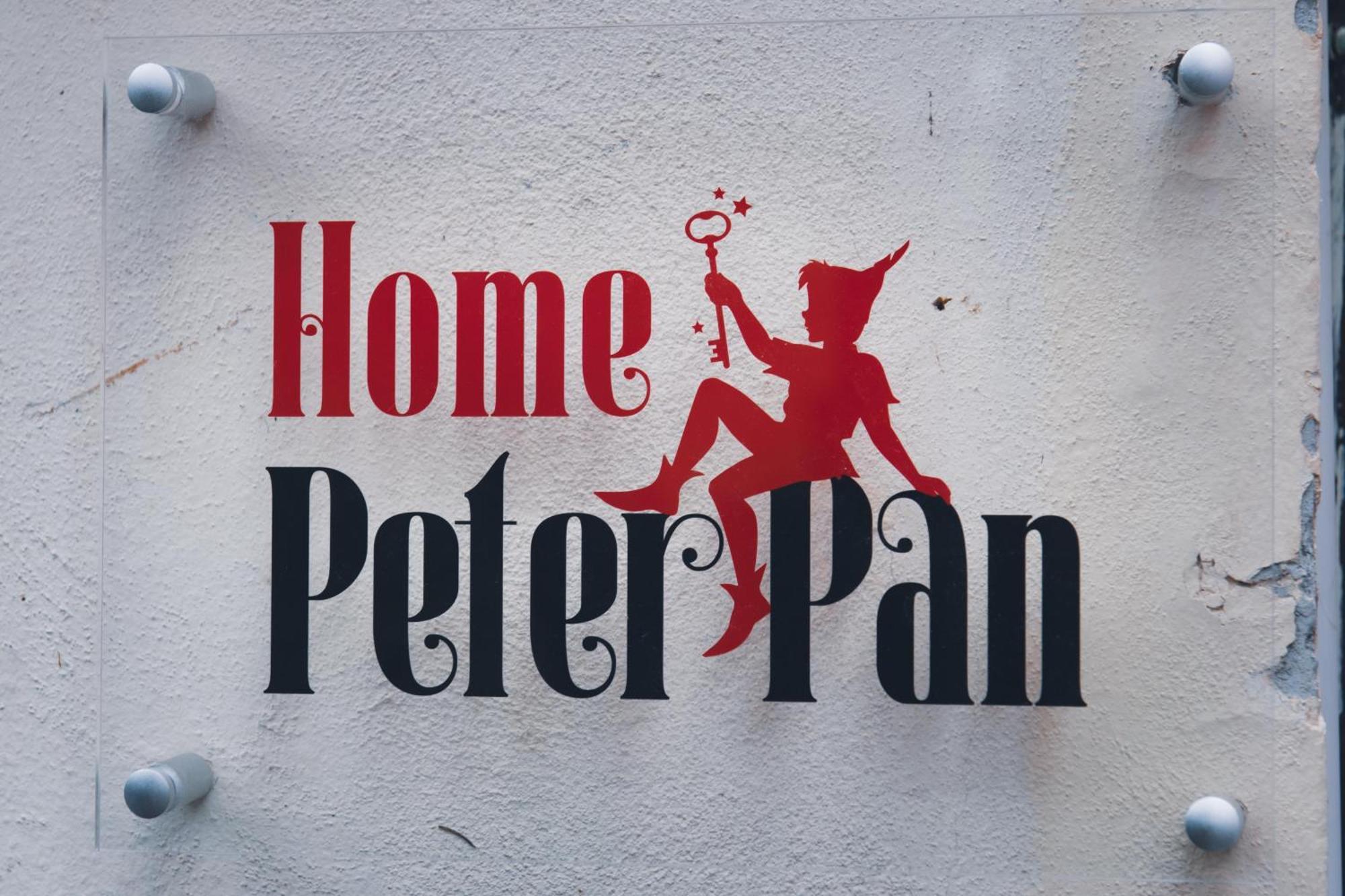 Home Peterpan, B&B Direttamente Sulla Piazza Casal Fiumanese Exterior foto