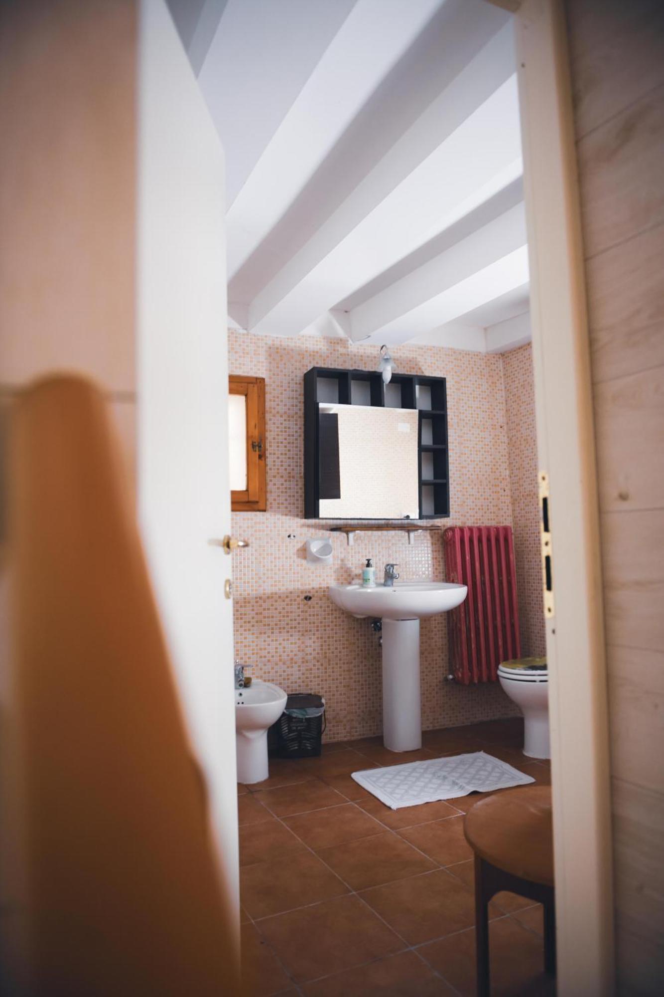 Home Peterpan, B&B Direttamente Sulla Piazza Casal Fiumanese Exterior foto