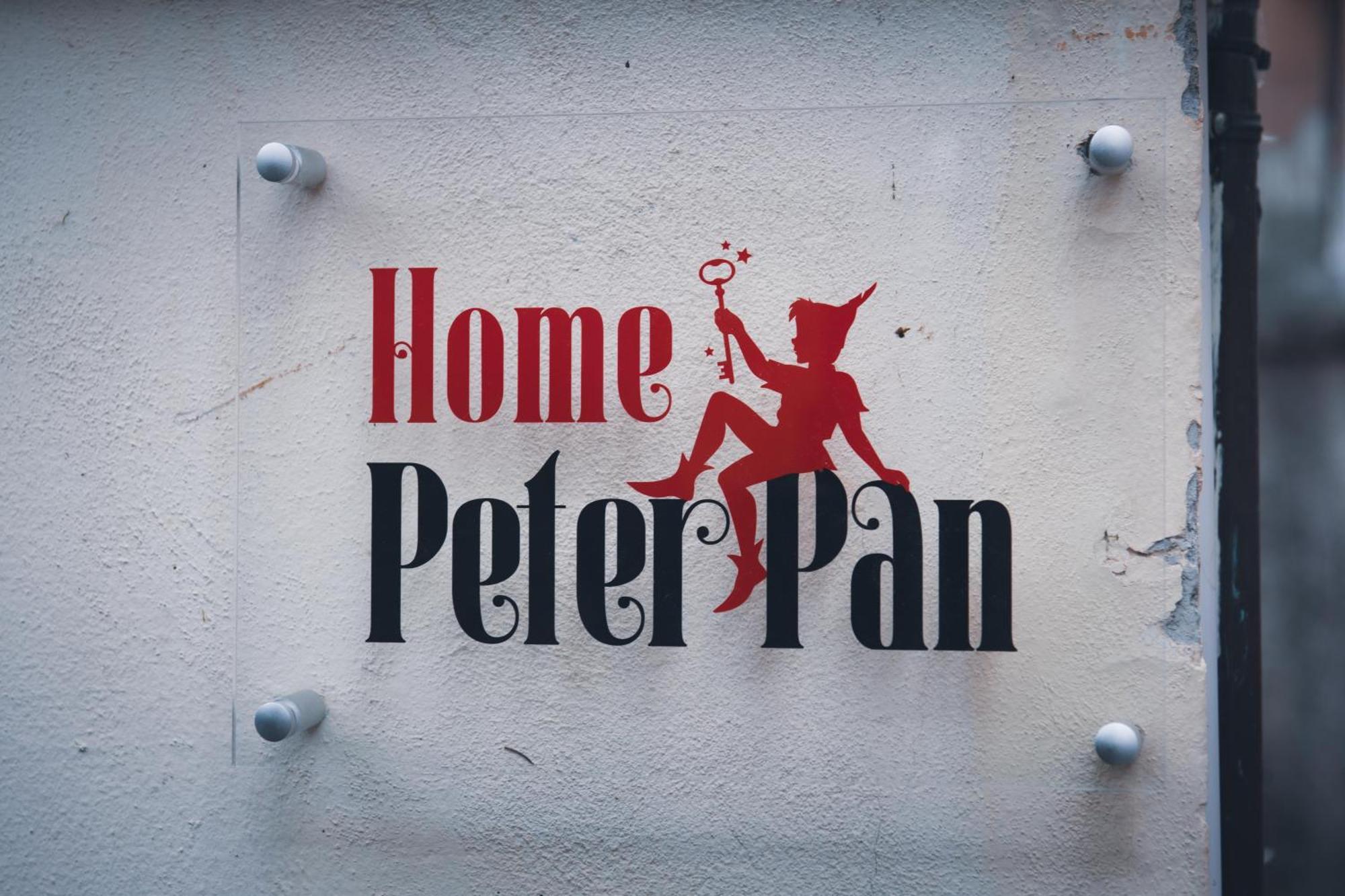 Home Peterpan, B&B Direttamente Sulla Piazza Casal Fiumanese Exterior foto