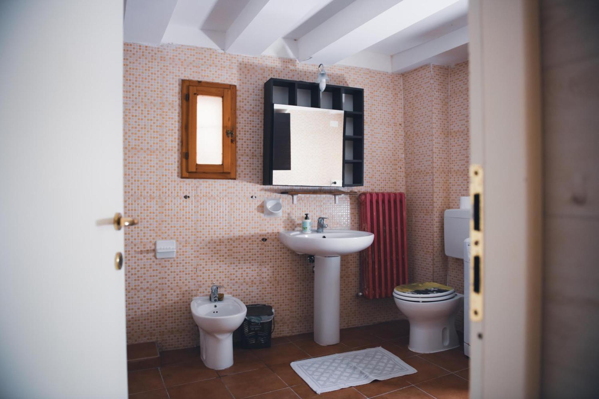 Home Peterpan, B&B Direttamente Sulla Piazza Casal Fiumanese Exterior foto
